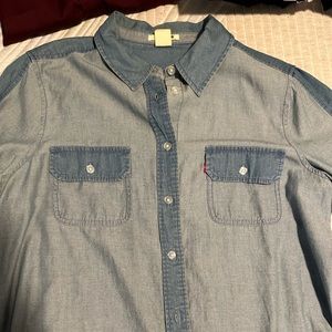 Levi’s causal button down